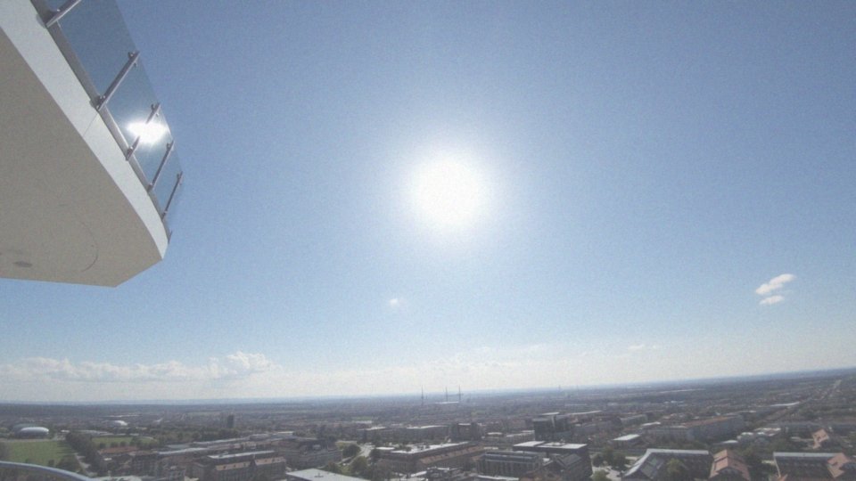 Czy w Sky Tower znajduje się punkt widokowy?